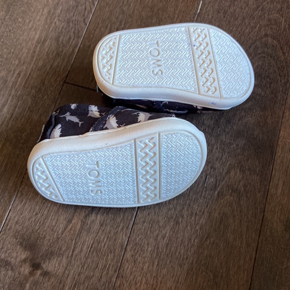 Toms size 2 - Picture 2 of 2